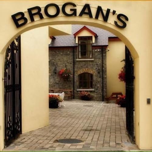 Brogans Bar & Hotel Trim Kültér fotó